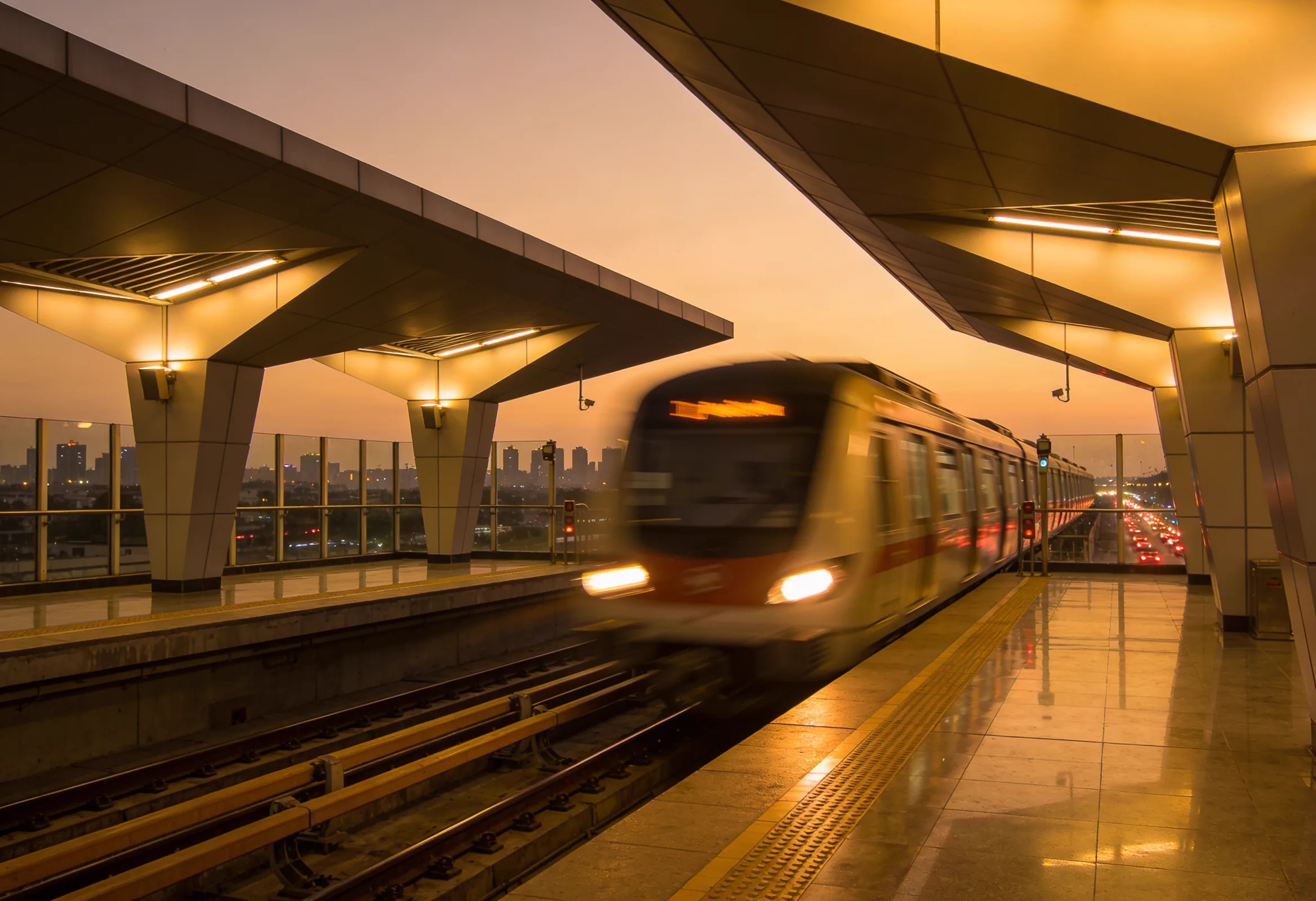 The Metro, Running